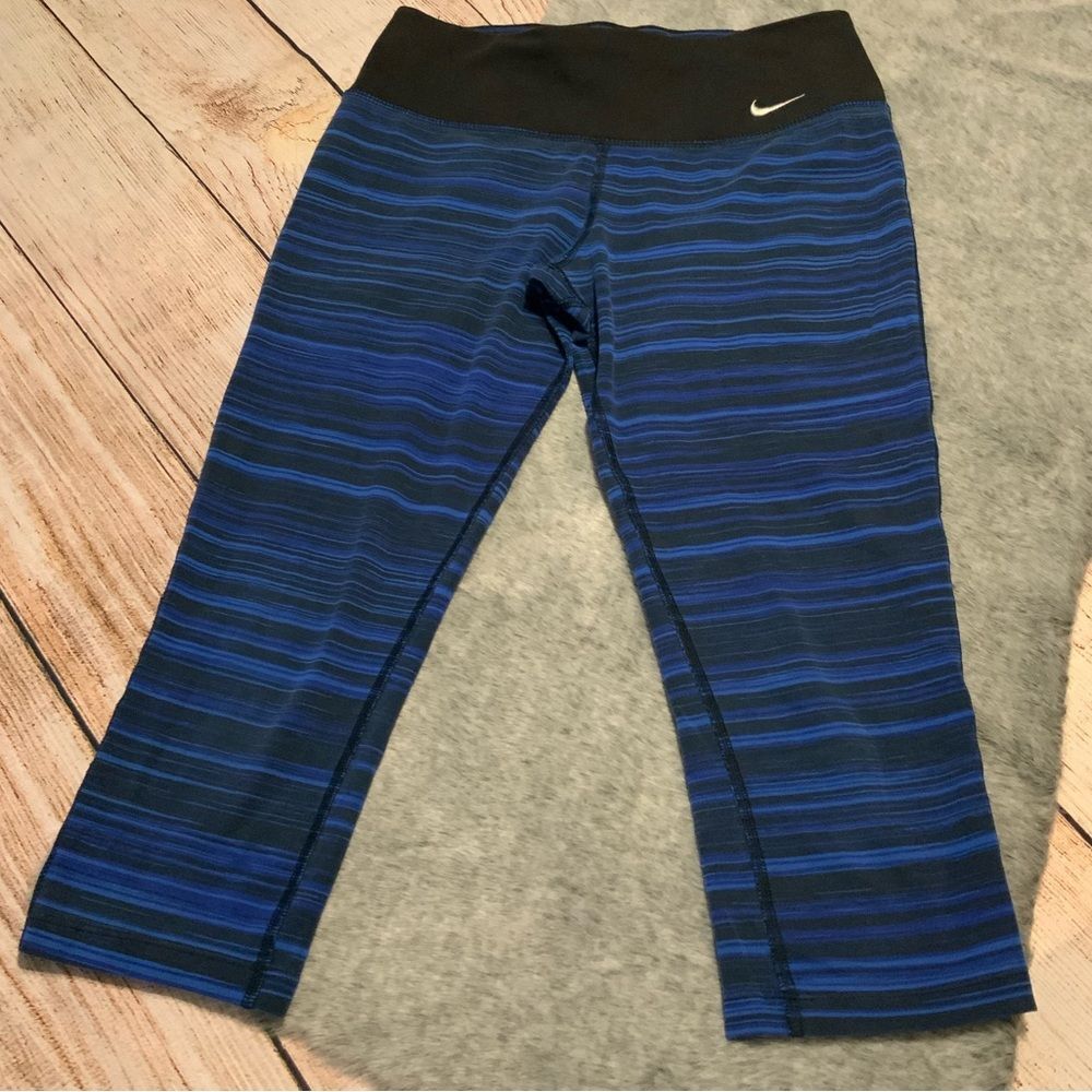 Nike Dri-Fit Blue & Black Capri Leggings Size S - Picture 4 of 7